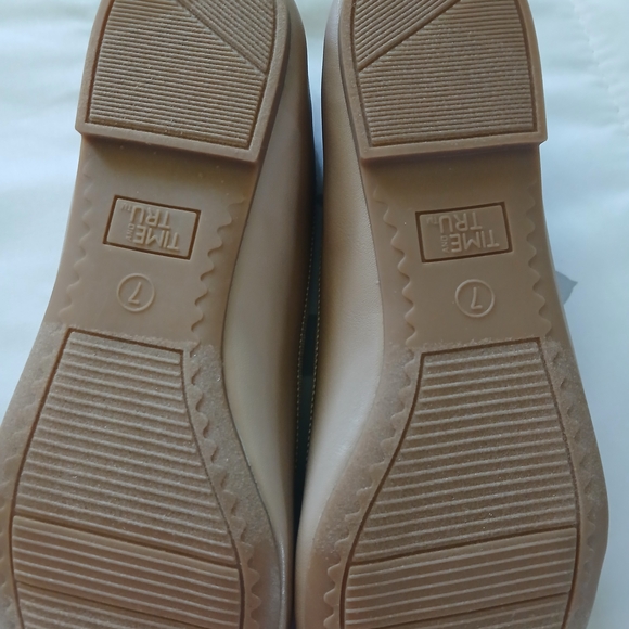 Time and Tru Tan Flats with Bow Detail - Picture 3 of 3